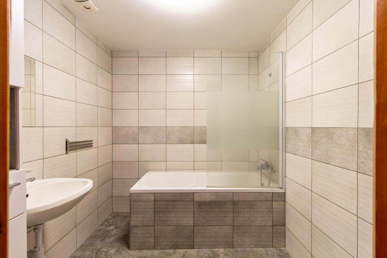 Deli Terasz B Apartman Free Parking, Self-Check-In Anytime Γκιόρ Εξωτερικό φωτογραφία