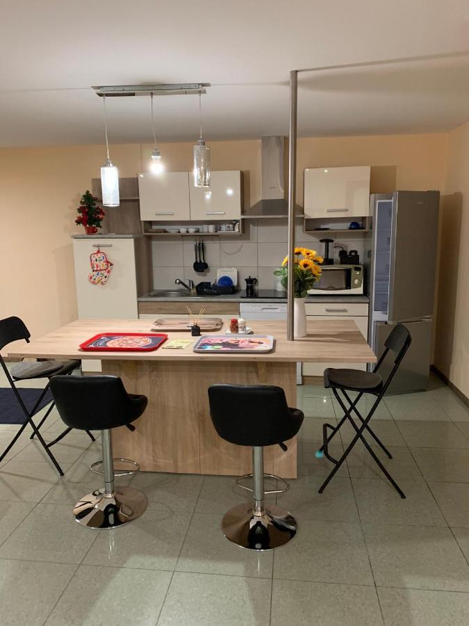 Deli Terasz B Apartman Free Parking, Self-Check-In Anytime Γκιόρ Εξωτερικό φωτογραφία