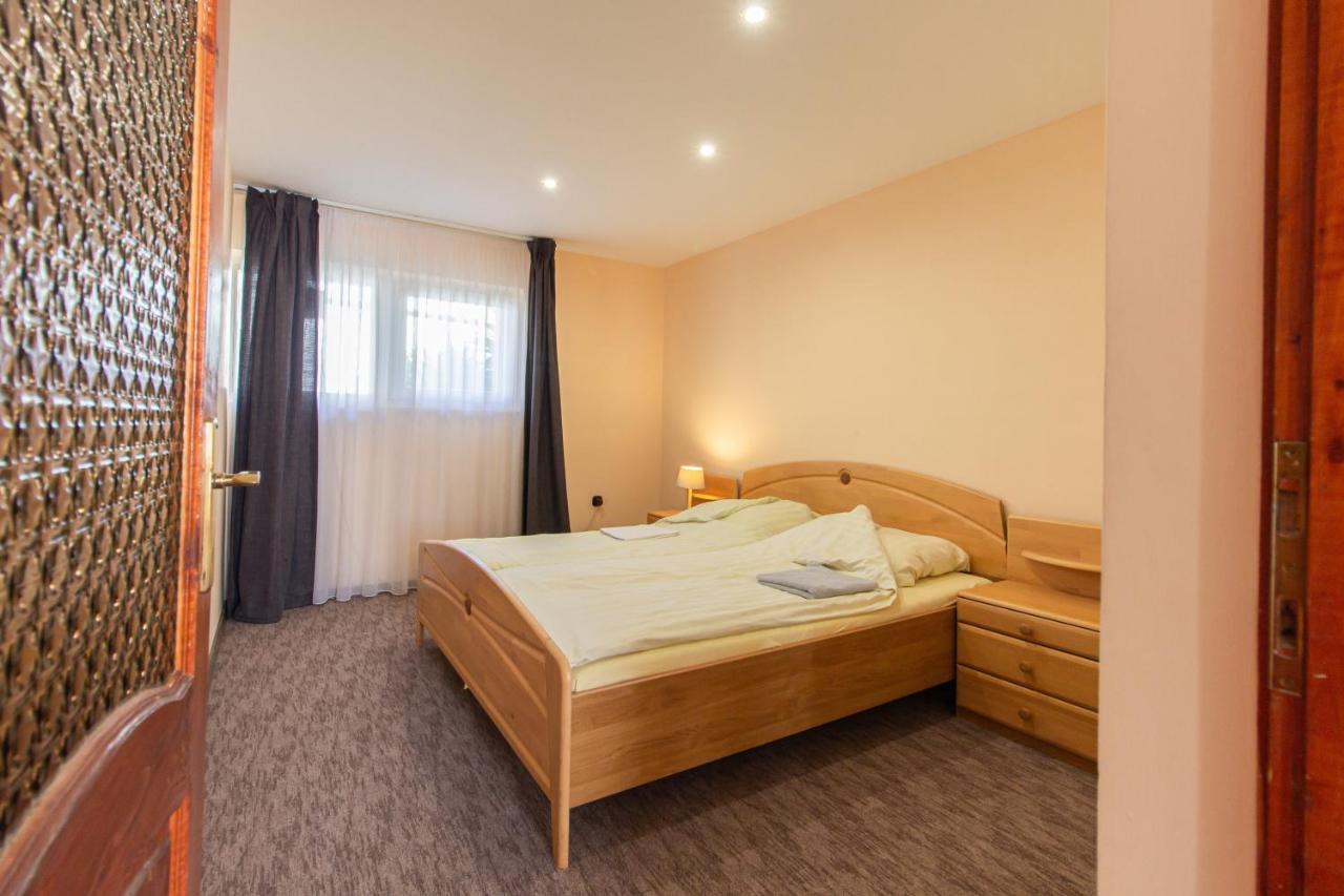 Deli Terasz B Apartman Free Parking, Self-Check-In Anytime Γκιόρ Εξωτερικό φωτογραφία