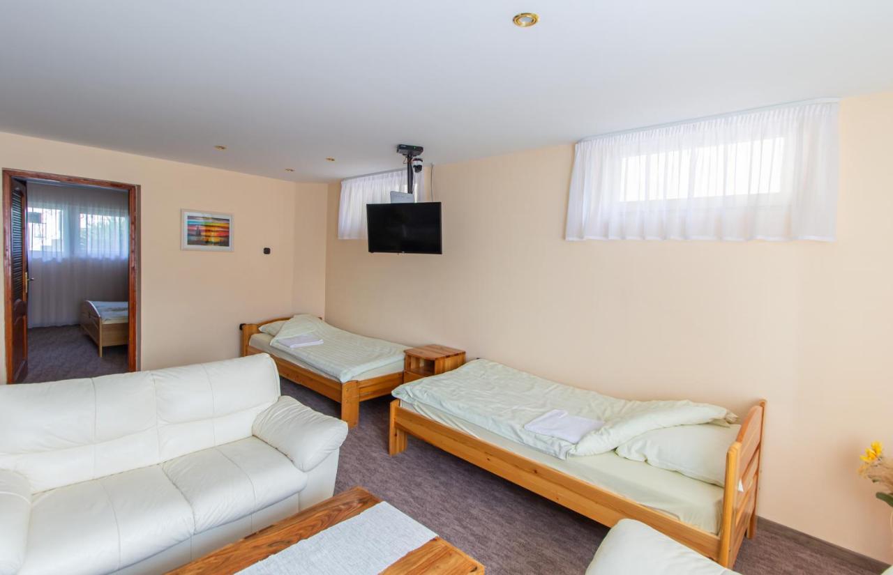 Deli Terasz B Apartman Free Parking, Self-Check-In Anytime Γκιόρ Εξωτερικό φωτογραφία