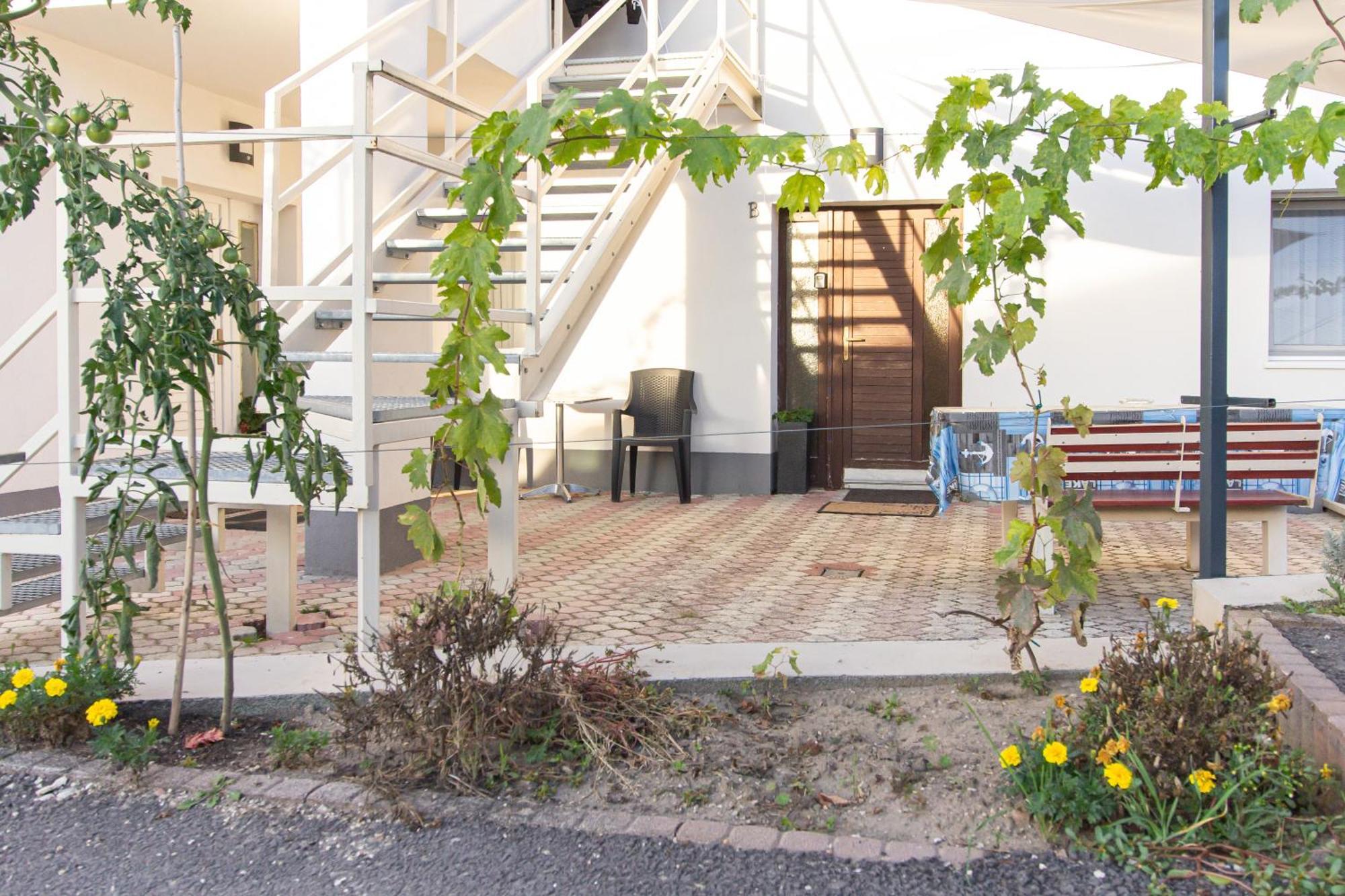 Deli Terasz B Apartman Free Parking, Self-Check-In Anytime Γκιόρ Εξωτερικό φωτογραφία