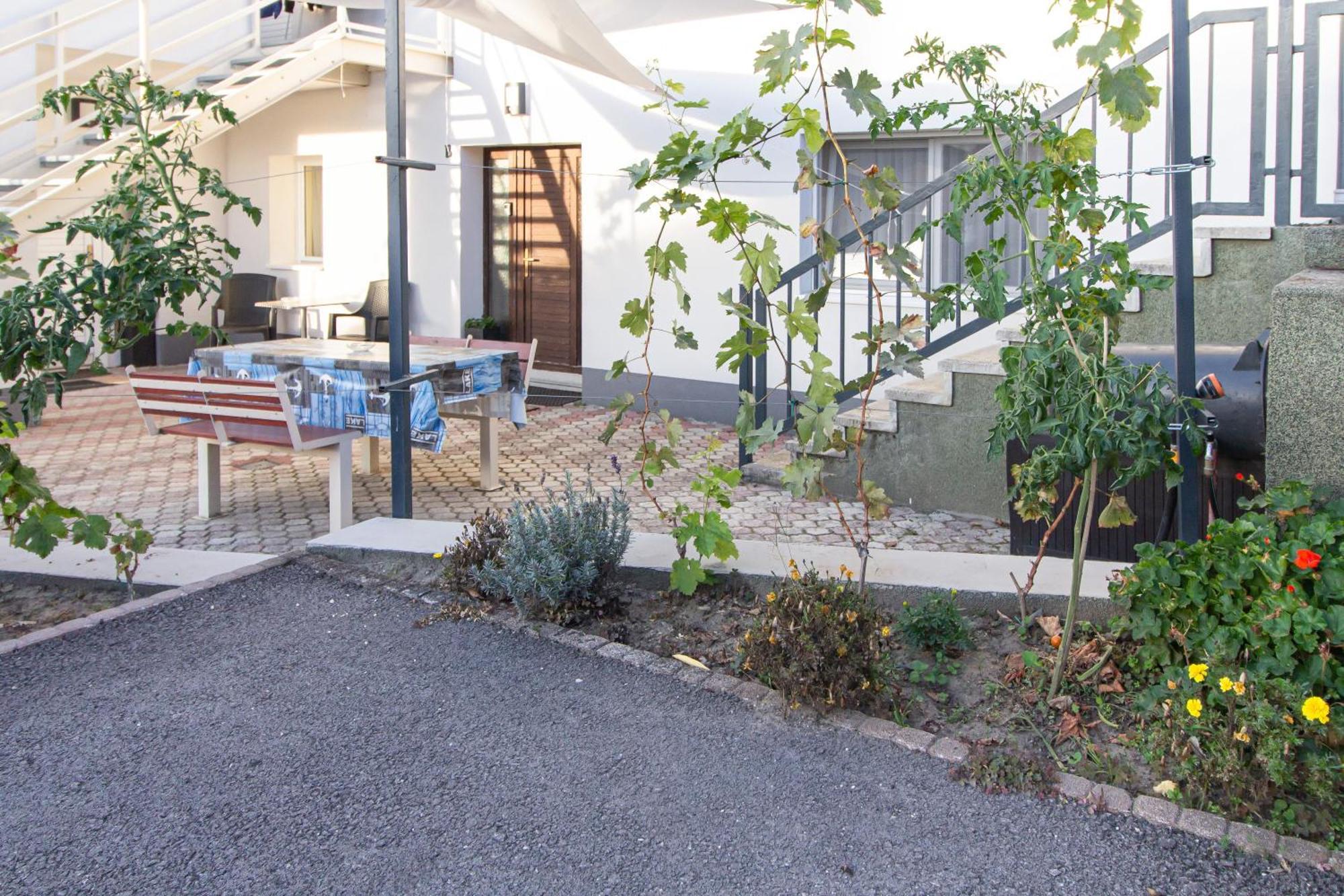 Deli Terasz B Apartman Free Parking, Self-Check-In Anytime Γκιόρ Εξωτερικό φωτογραφία